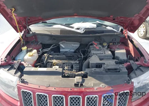 2014 Jeep Compass Latitude z USA, uszkodzony, nr VIN 1C4NJDEB8ED546369